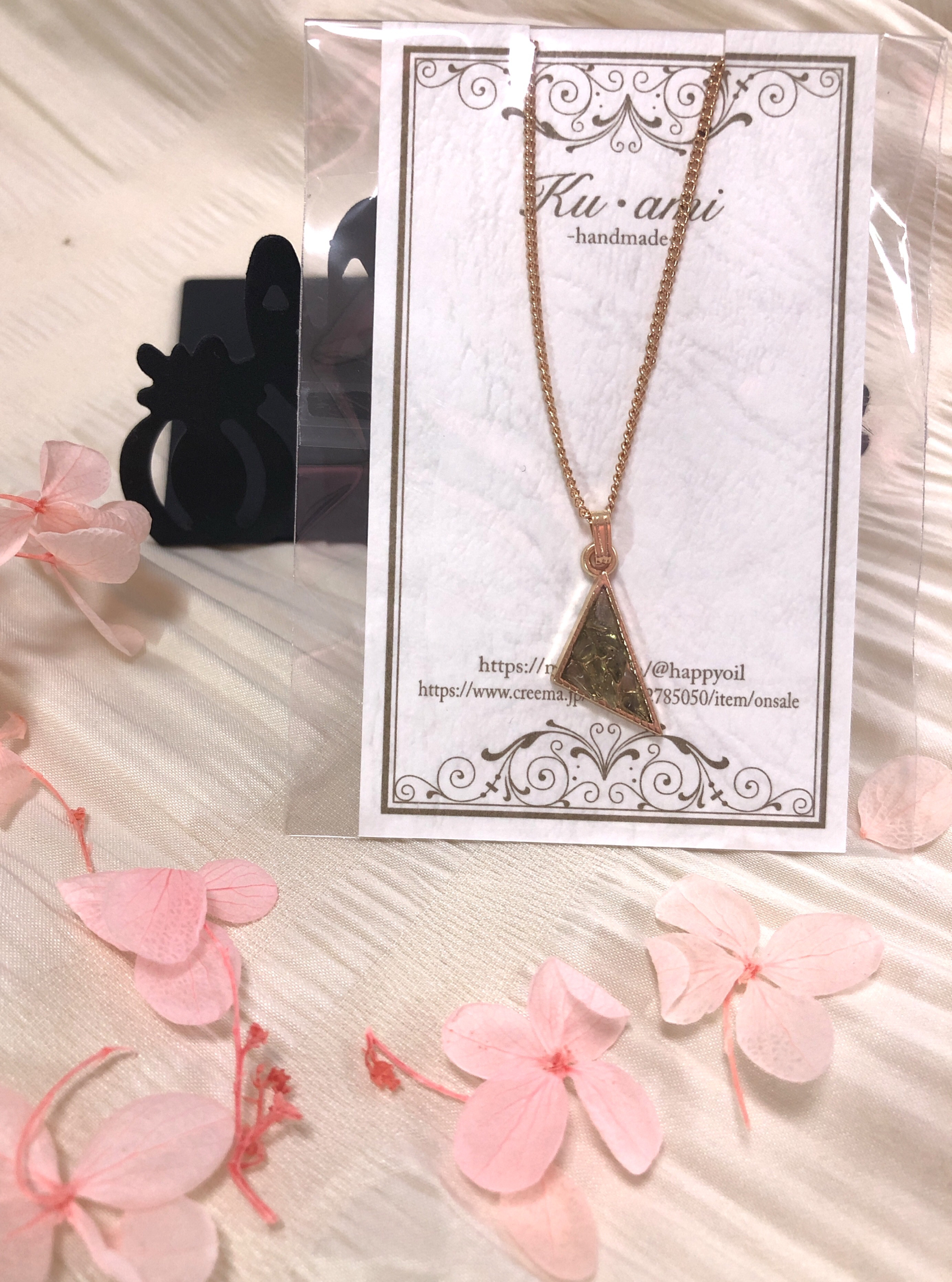 天然モルダバイト  トライアングルネックレス