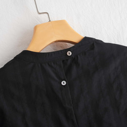 用舒適的提花面料打造華麗外觀 100% 棉 3/4 袖襯衫 黑色 220807-2 第10張的照片