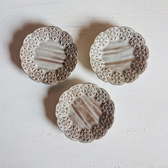 HERMES 幾何学模様 ホワイト皿 19cm Mosaique au 24 platinum hollow dish | Hermès USA