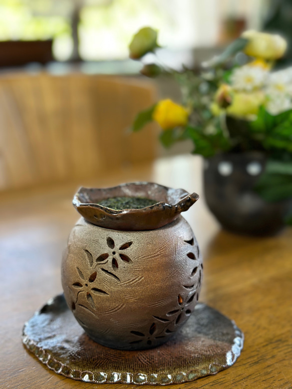 【再販】お茶の香りと可愛いお花の灯りが楽しい焼き締め茶香炉3点セット 2枚目の画像