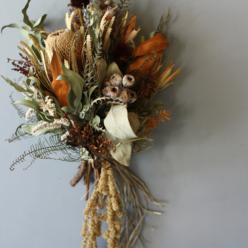180【秋色ドライフラワー縦型スワッグ】バンクシアオブジェ、上向き  