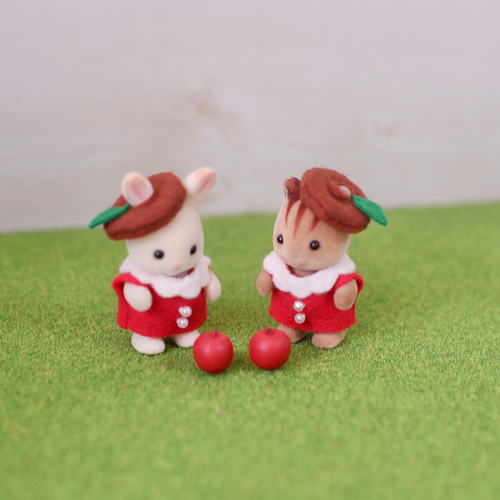 シルバニアファミリー服赤ちゃん用 フェルトで作ったりんごのお洋服と