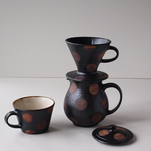 【momo様専用ページ】コーヒードリッパー＆ピッチャー・マグカップ　 黒　ドット　陶器 1枚目の画像