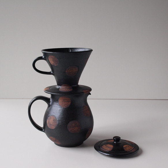 【momo様専用ページ】コーヒードリッパー＆ピッチャー・マグカップ　 黒　ドット　陶器 6枚目の画像