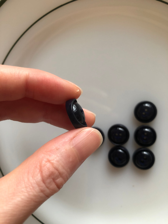 アンティーク ボタン 7個セット ビンテージ 昭和 レトロ 個性的 ハンドメイド素材 紺　ネイビー　ポップ アクセ 2枚目の画像