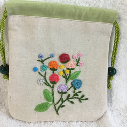 丸い花刺繍の巾着 4枚目の画像