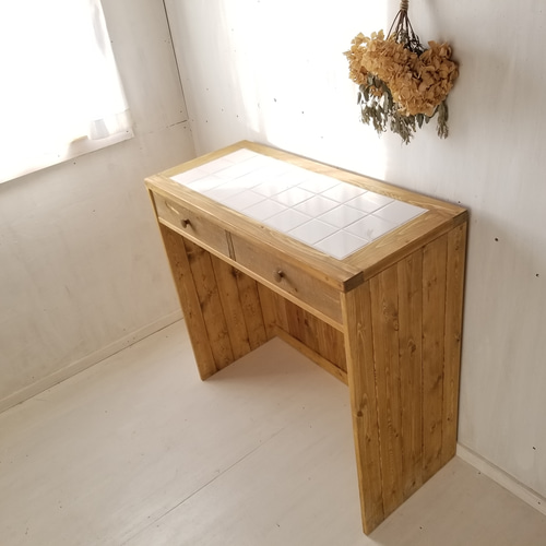 木製　キッチンカウンター　 手描きタイル装飾付き 木製 キッチンカウンター 手描きタイル装飾付き 水色と白のタイル