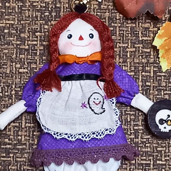 ハンドメイド　赤毛　三つ編み　ミニ・カントリードール　チャーム　ハロウィン　魔女　魔法使い 4枚目の画像