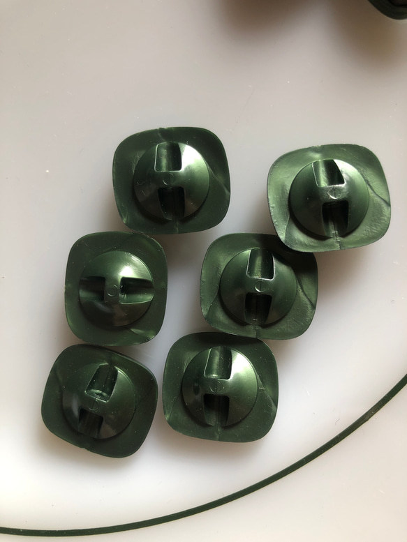 アンティーク ボタン 6個セット ビンテージ 昭和 レトロ 個性的 ハンドメイド素材 緑　グリーン　ポップ アクセ 5枚目の画像