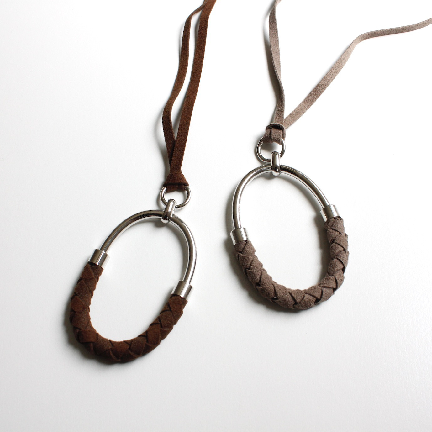 編み込みスエードペンダント