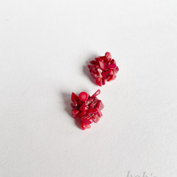 半貴石サザレ pierce/earring*白サンゴ紅染　 6枚目の画像