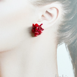 半貴石サザレ pierce/earring*白サンゴ紅染　 3枚目の画像