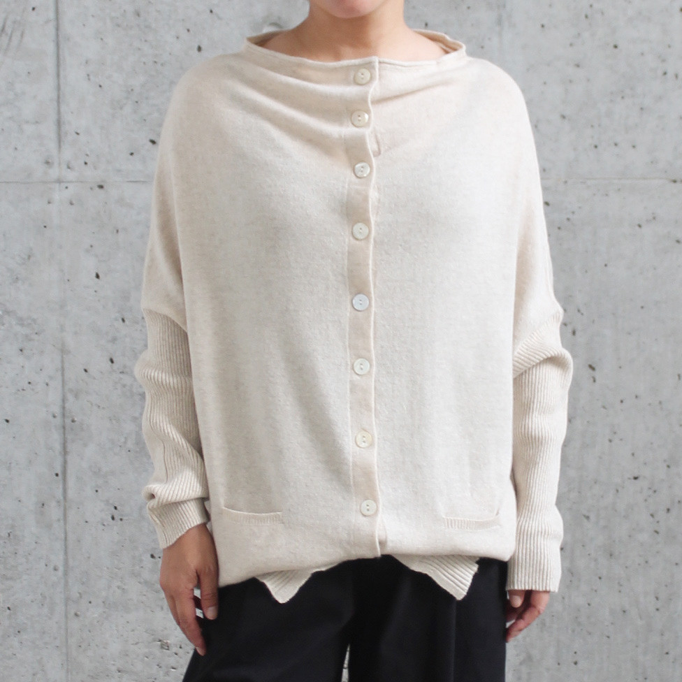 ピュアカシミヤ　ボタンカーディガン　アイボリー 24,017円