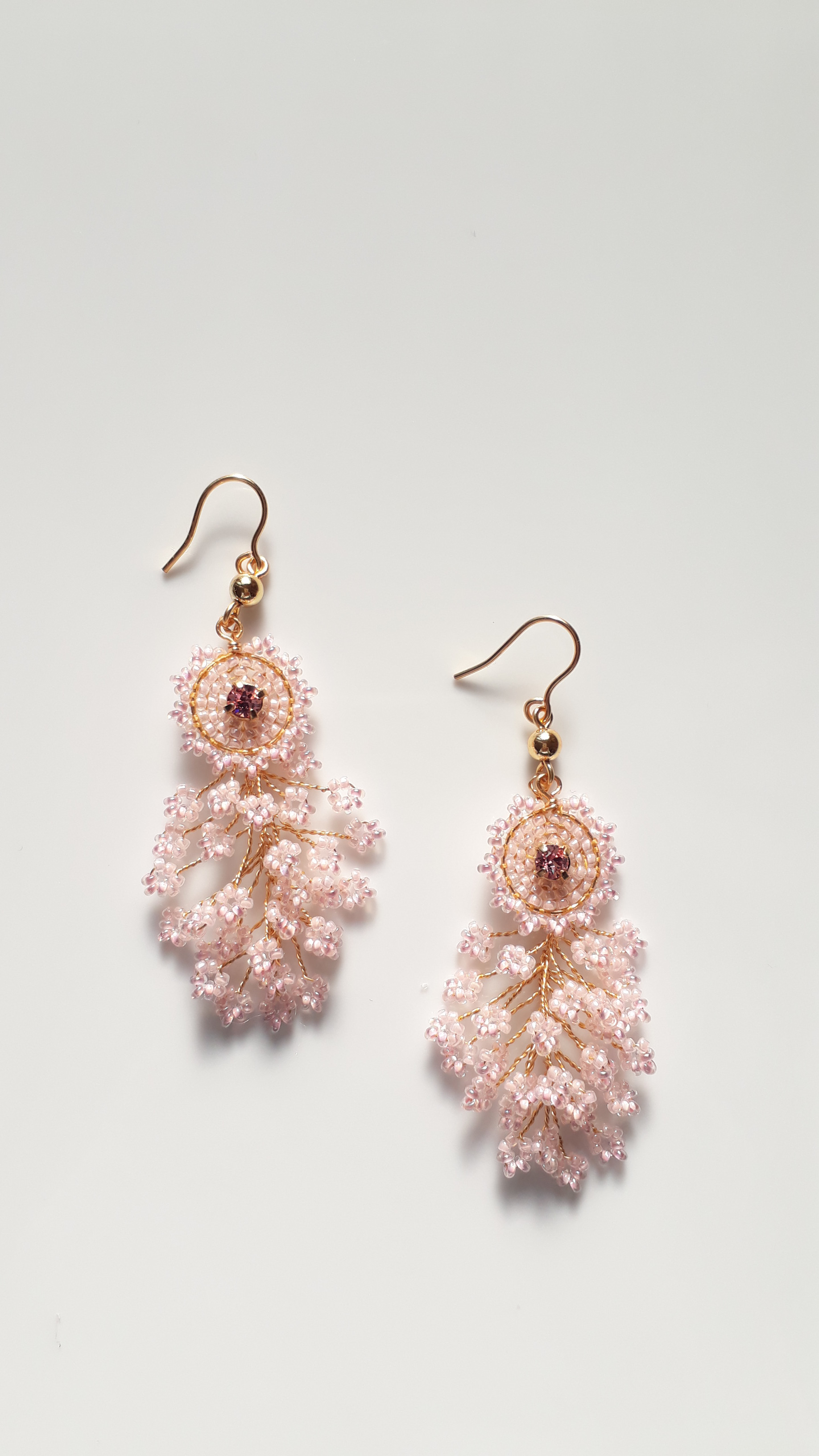 ピンクのビーズのイヤリングアクセサリー / 7.00 cm