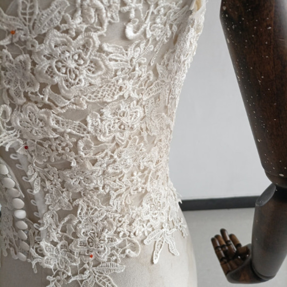 優雅的胡桃扣閃亮亮片蕾絲波萊羅上衣婚紗出眾時尚外觀 第12張的照片