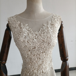 優雅的胡桃扣閃亮亮片蕾絲波萊羅上衣婚紗出眾時尚外觀 第1張的照片
