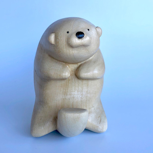 ケータイが置ける木彫りのラッコ（鼻つき） スマホスタンド・スマホ