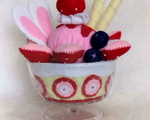 自作ぬいぐるみ・いちごパフェの女の子 6099-1091-