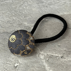 インド刺繍リボン　くるみボタン　ヘアゴム 5枚目の画像