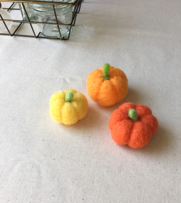 【再販・受注製作】選べる小さなかぼちゃ・羊毛フェルト 1枚目の画像