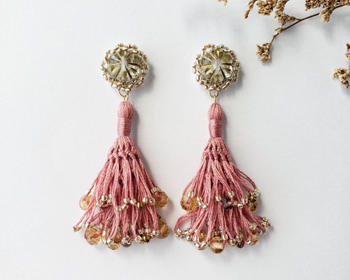 ビーズ刺繍2段タッセルイヤリングorピアス(ピンク)/No.22-0905