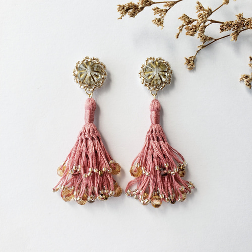 ビーズ刺繍2段タッセルイヤリングorピアス(ピンク)/No.22-0905 