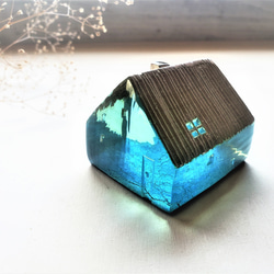 ガラスの家　置物　インテリア　ダークブルー銀の屋根 3枚目の画像