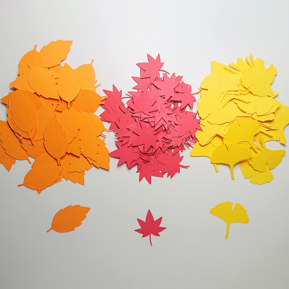 クラフトパンチ 秋色 落ち葉  いちょう もみじ 葉っぱ 各100枚 合計300枚【056】 2枚目の画像