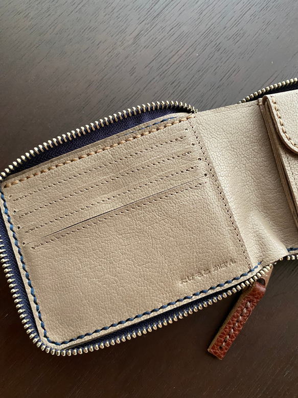 イタリア産アドリア牛革のラウンドファスナー二つ折り財布『濃紺色』 7枚目の画像