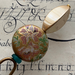 デッドストック素材のマチュアな花模様の玉かんざし「麗華」 1枚目の画像