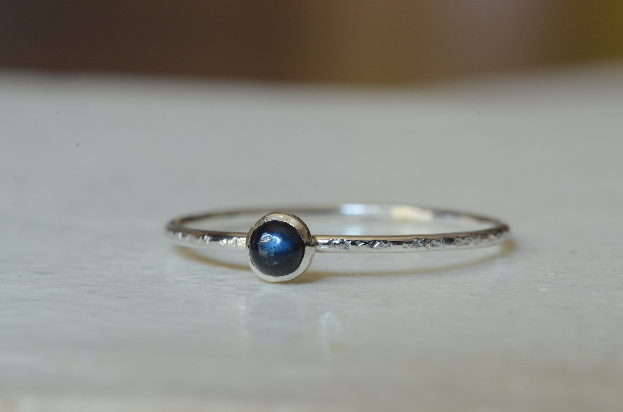 銀色のもっと小さな物語～ブラックラブラドライト～