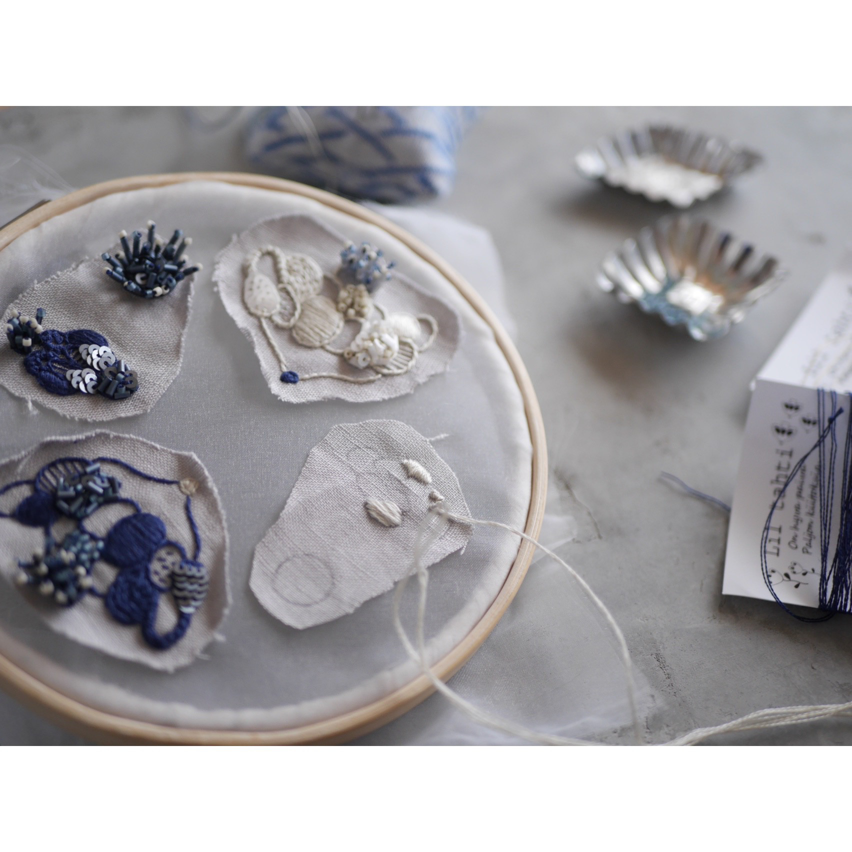 linen tori刺繍ブローチ(グレージュ)【受注制作】