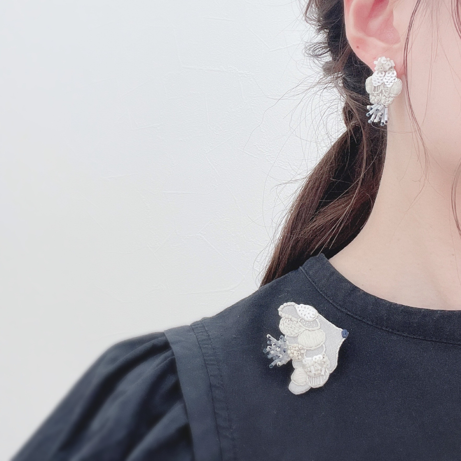 linen tori刺繍ブローチ(グレージュ)【受注制作】