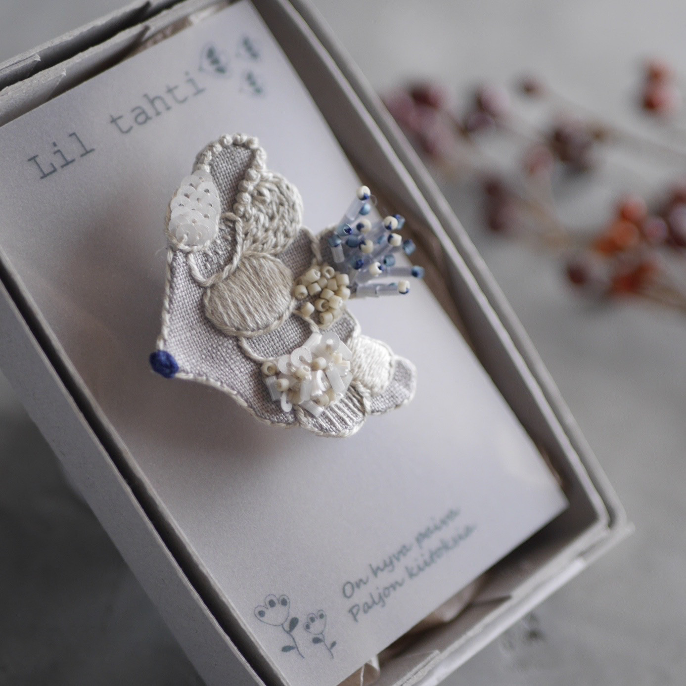 linen tori刺繍ブローチ(グレージュ)【受注制作】