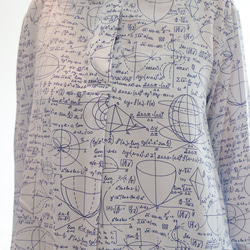 讓討厭數學的人頭痛的前褶襯衫，寬鬆的廓形，看起來很俐落，一件就很時尚！ 第6張的照片