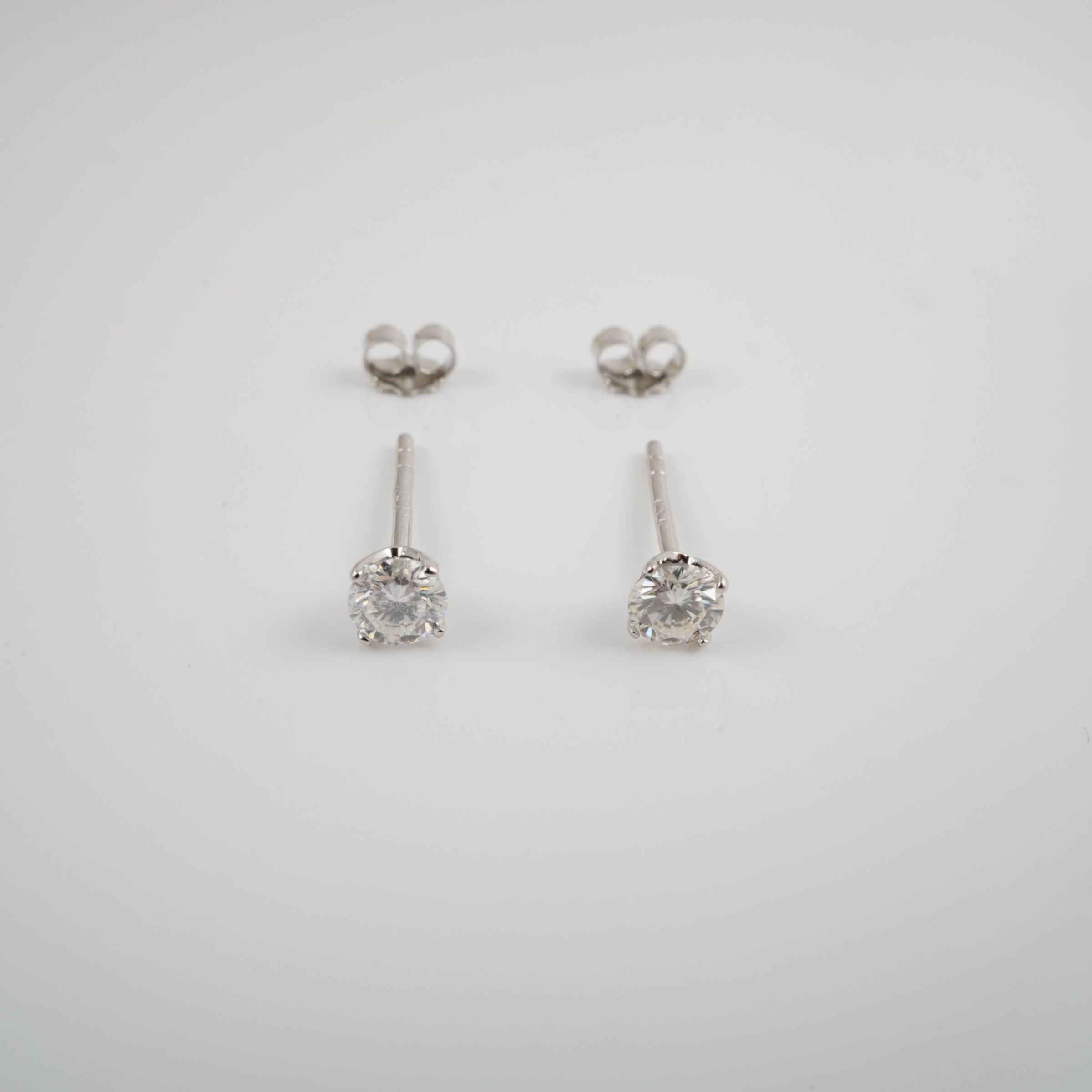 0.3ctｘ2スダッドピアス 即購入可 339