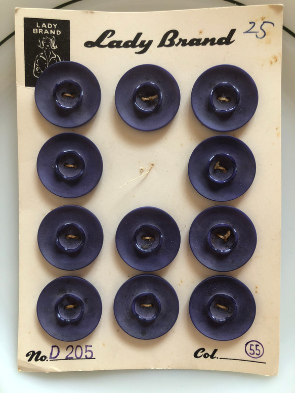アンティーク ボタン 11個セット ビンテージ 昭和 レトロ 個性的 ハンドメイド素材 紫　パープル　ポップ アクセ 1枚目の画像