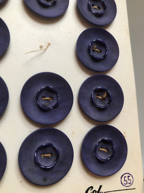アンティーク ボタン 11個セット ビンテージ 昭和 レトロ 個性的 ハンドメイド素材 紫　パープル　ポップ アクセ 2枚目の画像