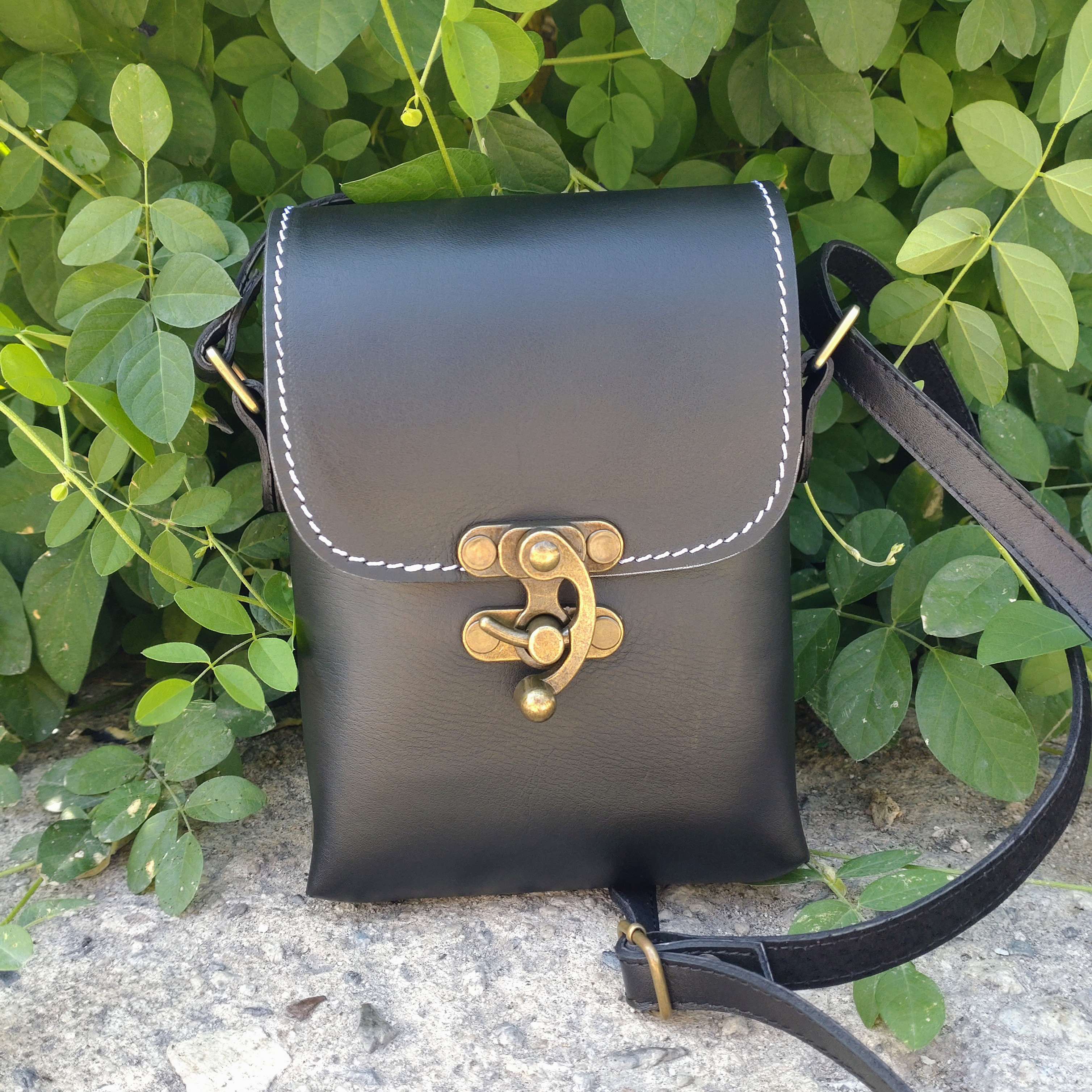 ◇新作◇携帯◇スマホ◇本革◇スマホポシェット◇ポーチ◇ショルダーバッグ◇本革レザー◇携帯や小物収納カバン◇ブラック◇