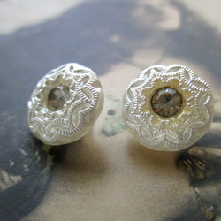 *♥*Vintage Czech Glass Button Flower Pearly White 2pcs*♥* 2枚目の画像
