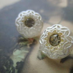 *♥*Vintage Czech Glass Button Flower Pearly White 2pcs*♥* 3枚目の画像