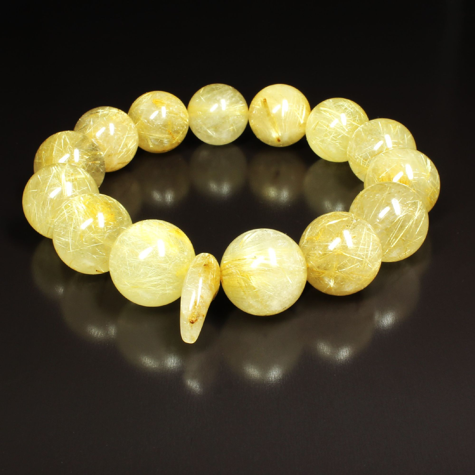 【神秘のお守り天然石】１６ミリ 一点物 タイチンルチル ブレスレット 勾玉ルチル Ｍｒｂ１７ 作品動画あり