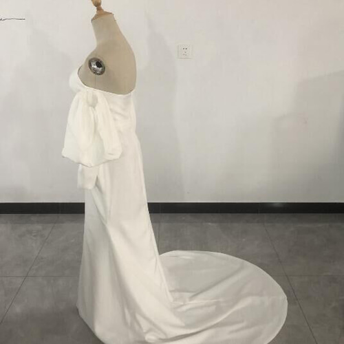 エレガント オフホワイト ワンピース ベアトップ 背中見せ トレーン  