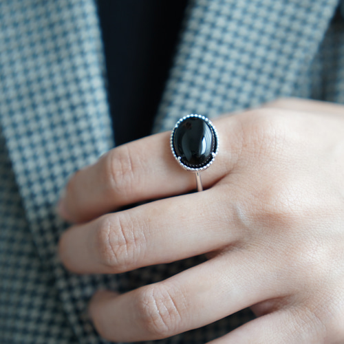 秋冬につけたい✧大粒ブラックオニキスのミル打ちリング / SV925《送料