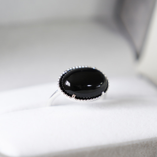 秋冬につけたい✧大粒ブラックオニキスのミル打ちリング / SV925《送料