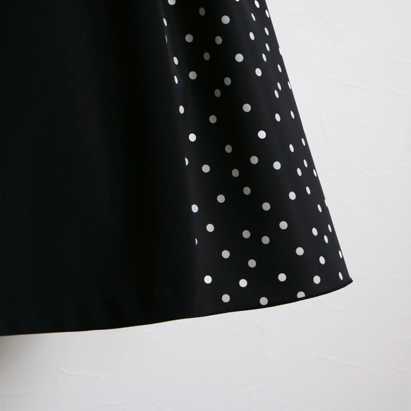 【3種尺寸可供選擇！ ] 不同材質圓點圖案褶皺喇叭裙【長款】【黑色】 第9張的照片