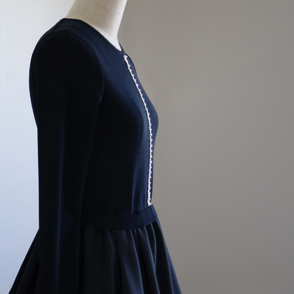 【有特殊感覺的優雅連衣裙！ ] 珍珠刀片優雅對接裙 [海軍藍] 第8張的照片
