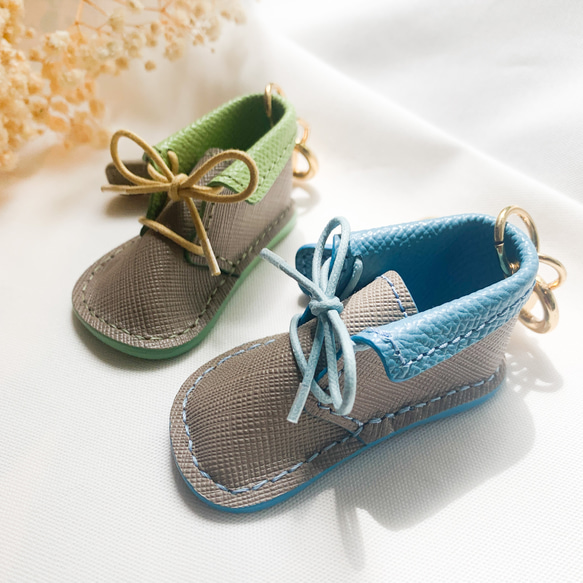 《出産祝内祝にお勧め》新生児サイズの靴キーホルダー(刻印可能） 5枚目の画像
