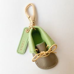 《出産祝内祝にお勧め》新生児サイズの靴キーホルダー(刻印可能） 14枚目の画像