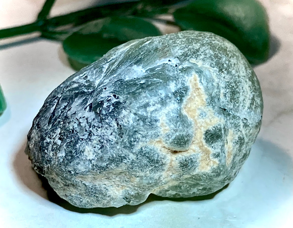 肩の荷を軽くする✨ プレナイト 葡萄石 原石 ラフストーン 天然石 東洋